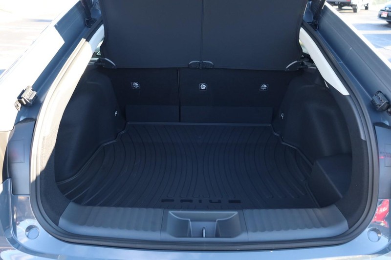 Toyota Prius Vehicle Full-screen Gallery Image 7