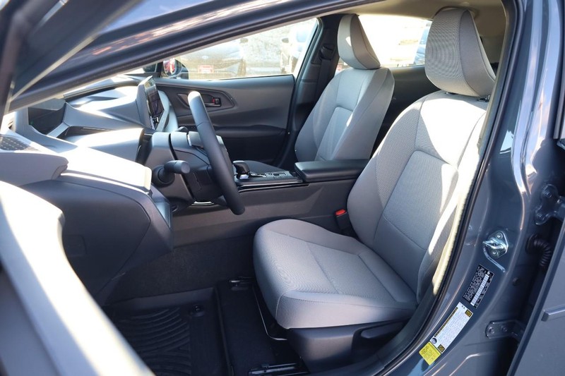 Toyota Prius Vehicle Full-screen Gallery Image 8