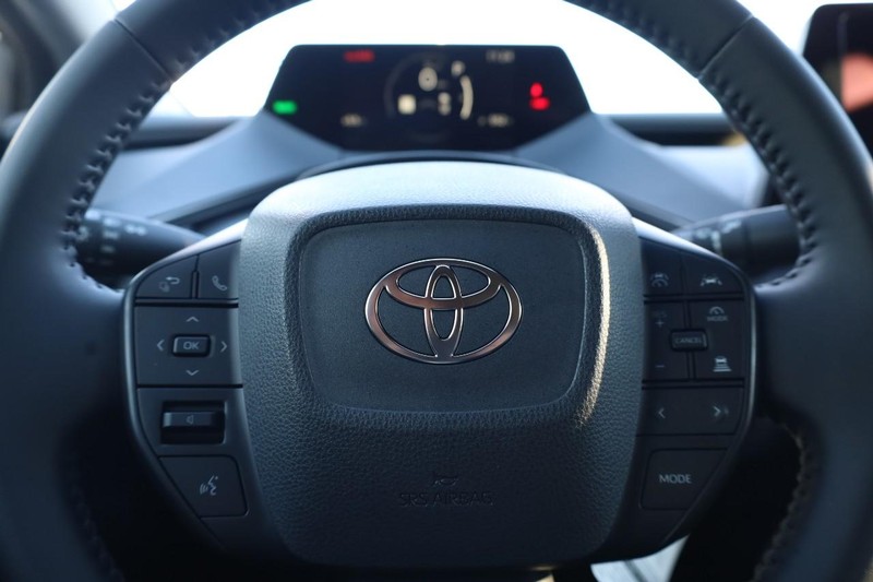 Toyota Prius Vehicle Full-screen Gallery Image 9
