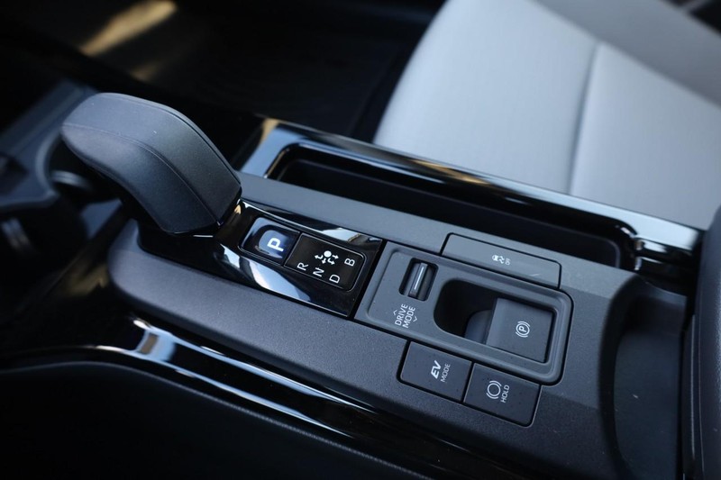 Toyota Prius Vehicle Full-screen Gallery Image 15