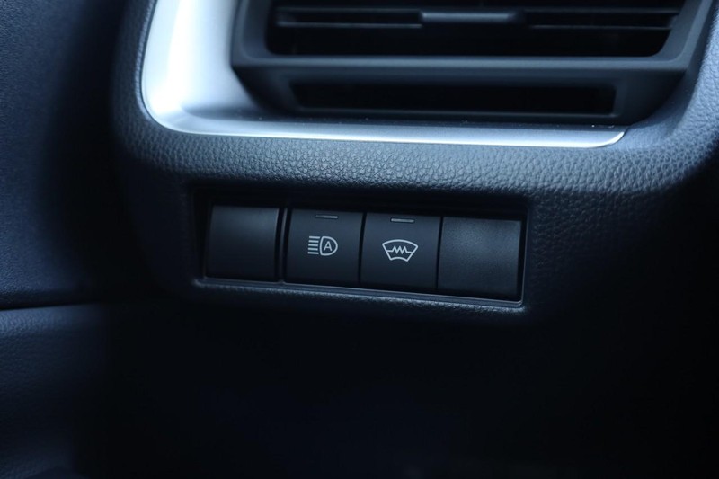 Toyota Prius Vehicle Full-screen Gallery Image 18