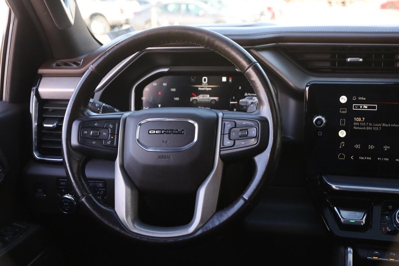 GMC Sierra 1500 Vehicle Full-screen Gallery Image 24