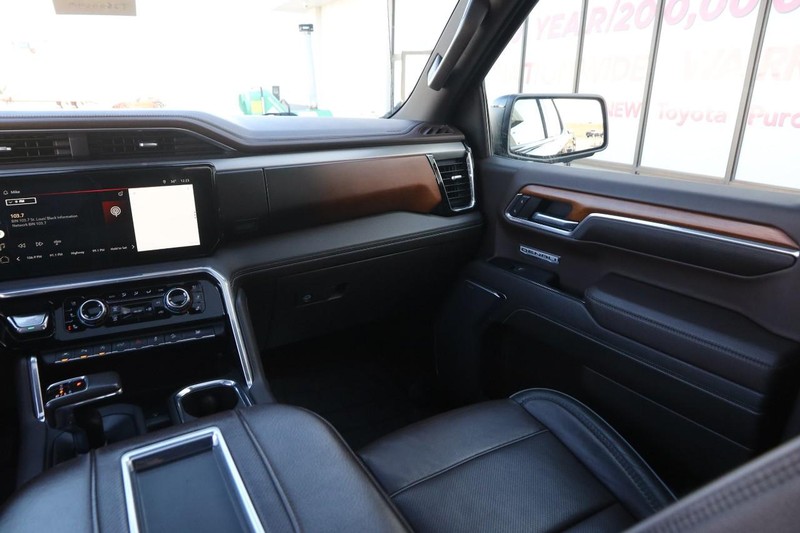 GMC Sierra 1500 Vehicle Full-screen Gallery Image 26