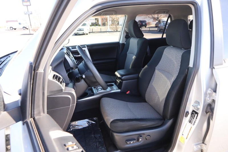 Toyota 4Runner Vehicle Image 08