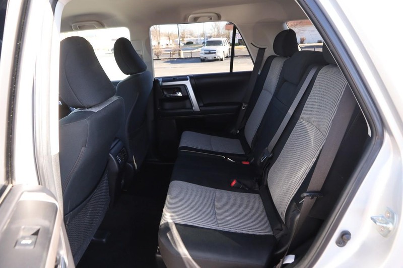 Toyota 4Runner Vehicle Image 09