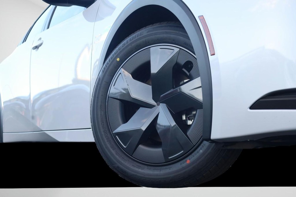 Toyota Prius Vehicle Full-screen Gallery Image 3