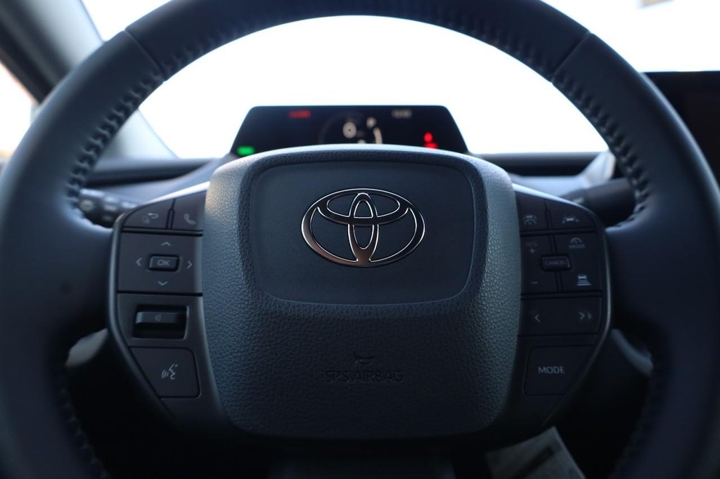 Toyota Prius Vehicle Full-screen Gallery Image 9