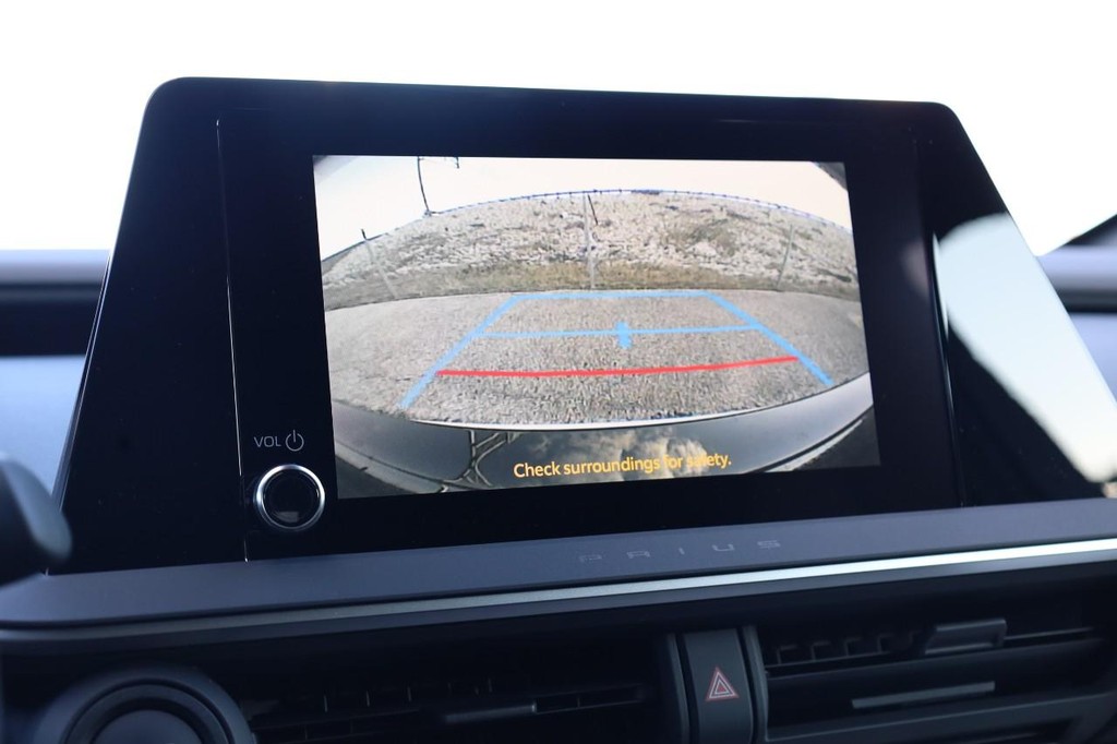 Toyota Prius Vehicle Full-screen Gallery Image 12