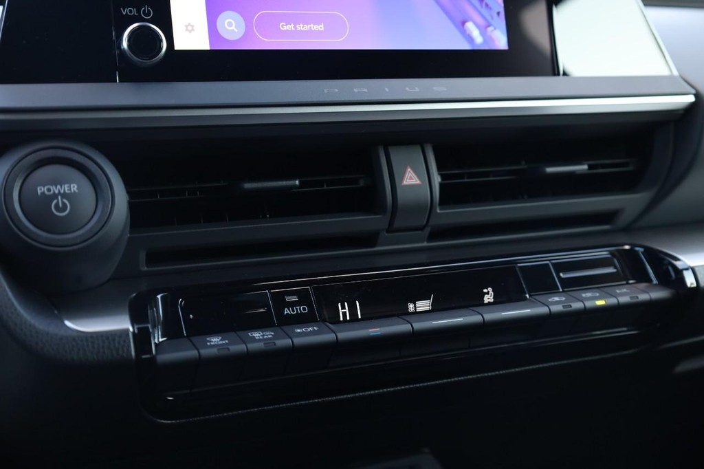 Toyota Prius Vehicle Full-screen Gallery Image 13