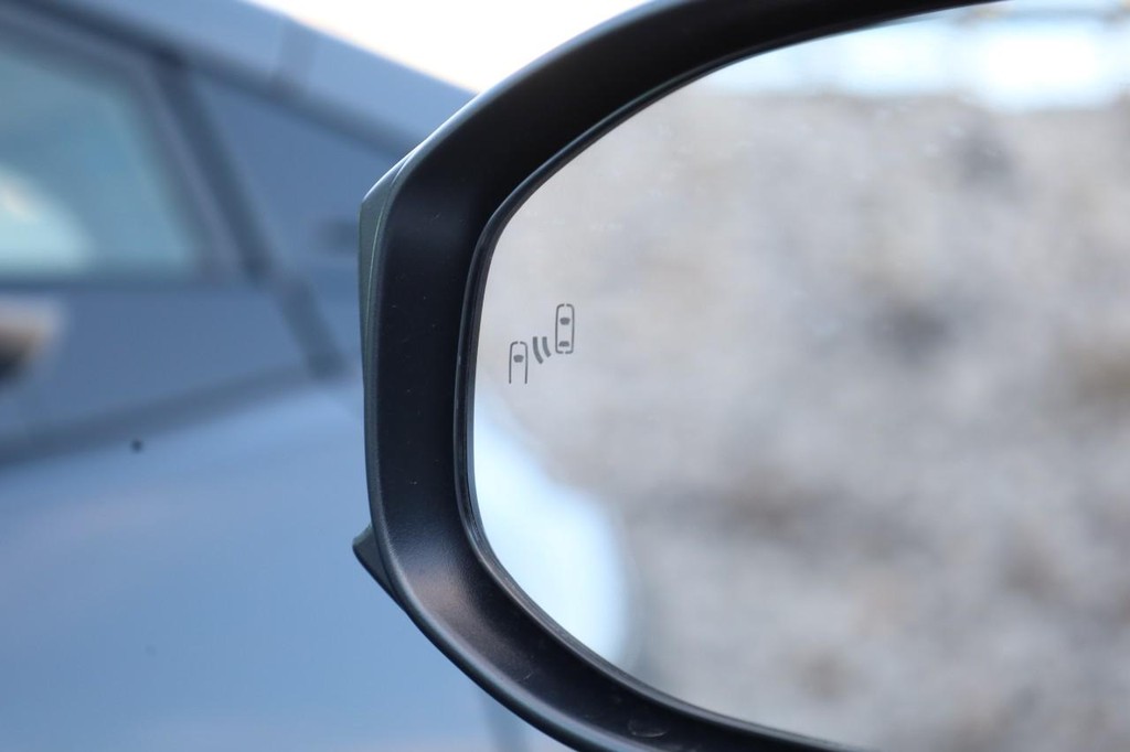 Toyota Prius Vehicle Full-screen Gallery Image 19