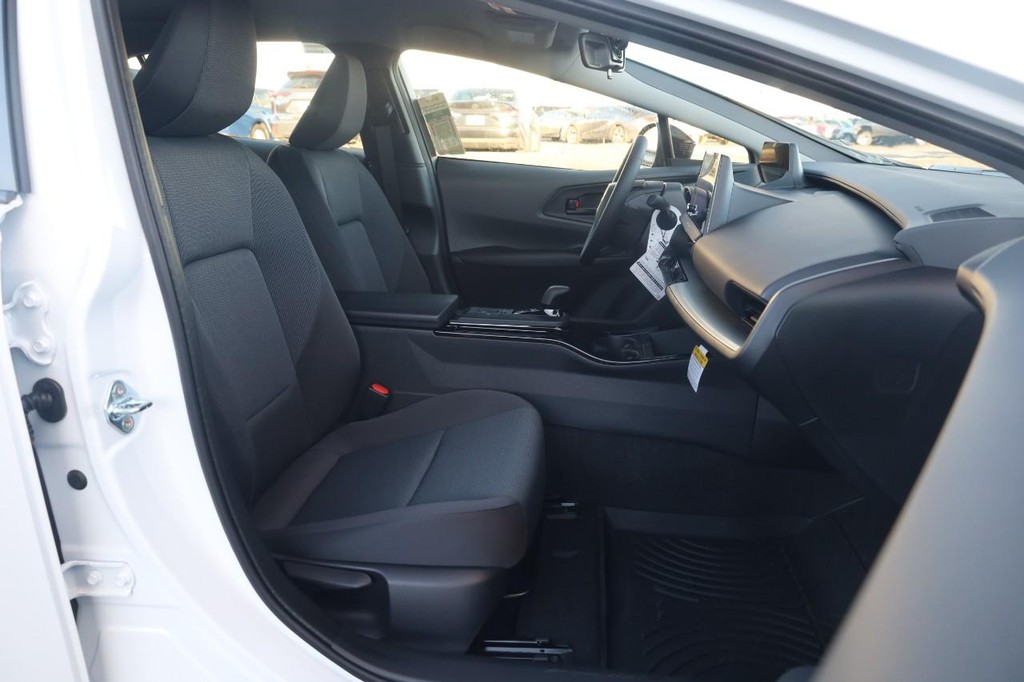 Toyota Prius Vehicle Full-screen Gallery Image 23