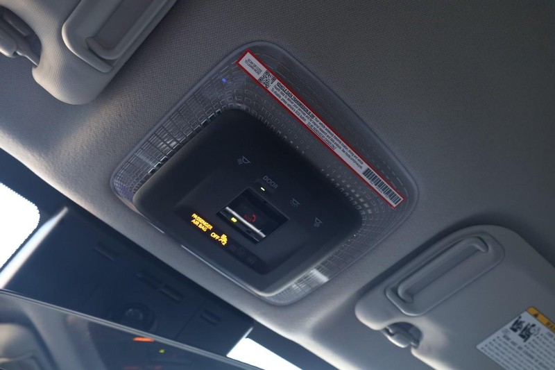 Toyota Prius Vehicle Image 16