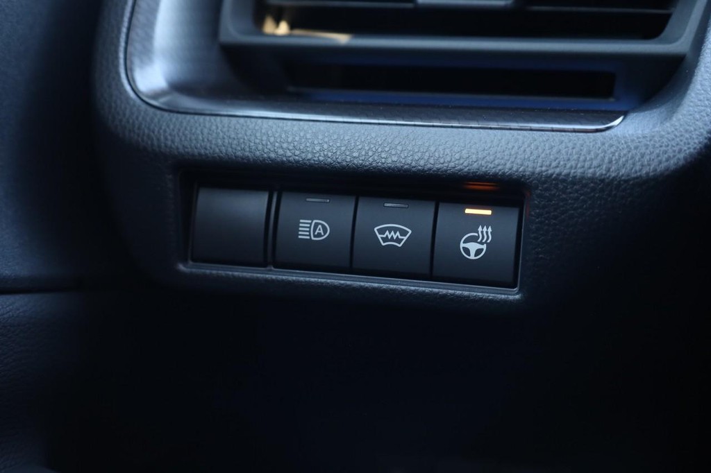 Toyota Prius Plug-In Hybrid Vehicle Full-screen Gallery Image 20