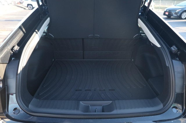 Toyota Prius Plug-In Hybrid Vehicle Image 07