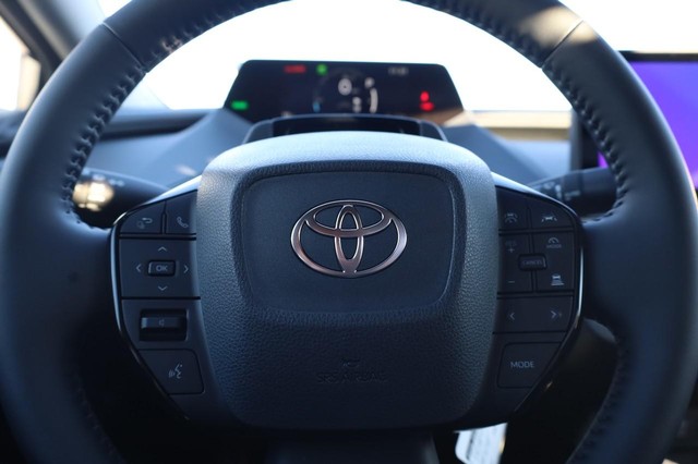 Toyota Prius Plug-In Hybrid Vehicle Image 11