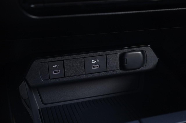 Toyota Prius Plug-In Hybrid Vehicle Image 16