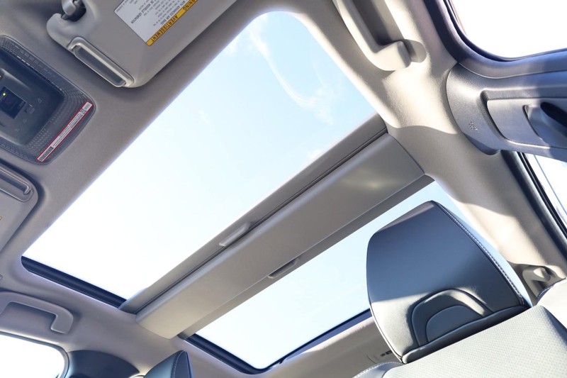 Toyota Prius Plug-In Hybrid Vehicle Image 09