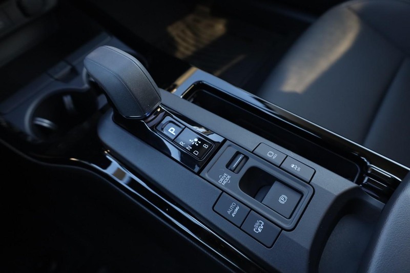 Toyota Prius Plug-In Hybrid Vehicle Image 17