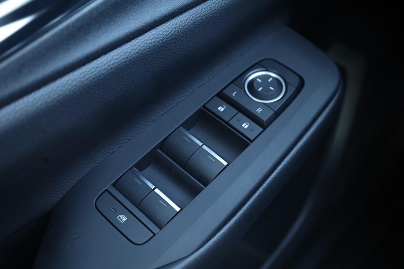 Toyota Prius Plug-In Hybrid Vehicle Image 19