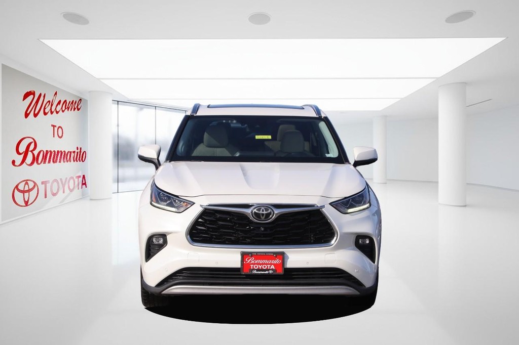 Toyota Highlander Vehicle Full-screen Gallery Image 4