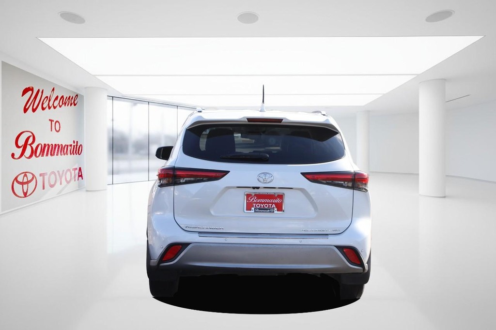 Toyota Highlander Vehicle Full-screen Gallery Image 6