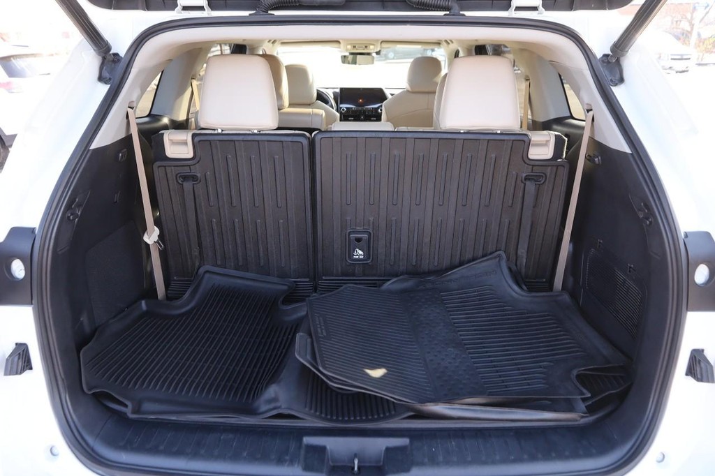 Toyota Highlander Vehicle Full-screen Gallery Image 7