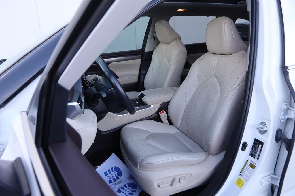 Toyota Highlander Vehicle Full-screen Gallery Image 10