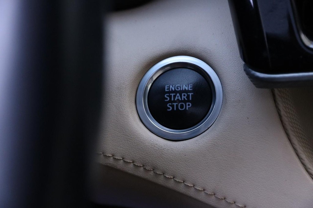 Toyota Highlander Vehicle Full-screen Gallery Image 17