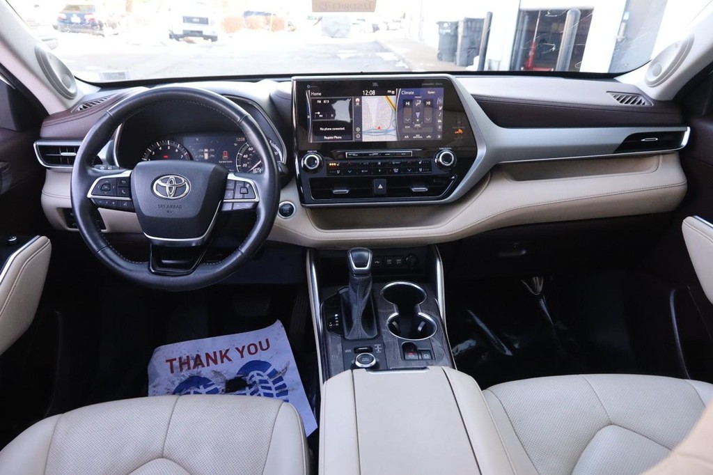 Toyota Highlander Vehicle Full-screen Gallery Image 23