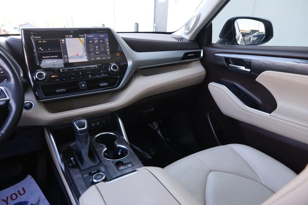 Toyota Highlander Vehicle Full-screen Gallery Image 27