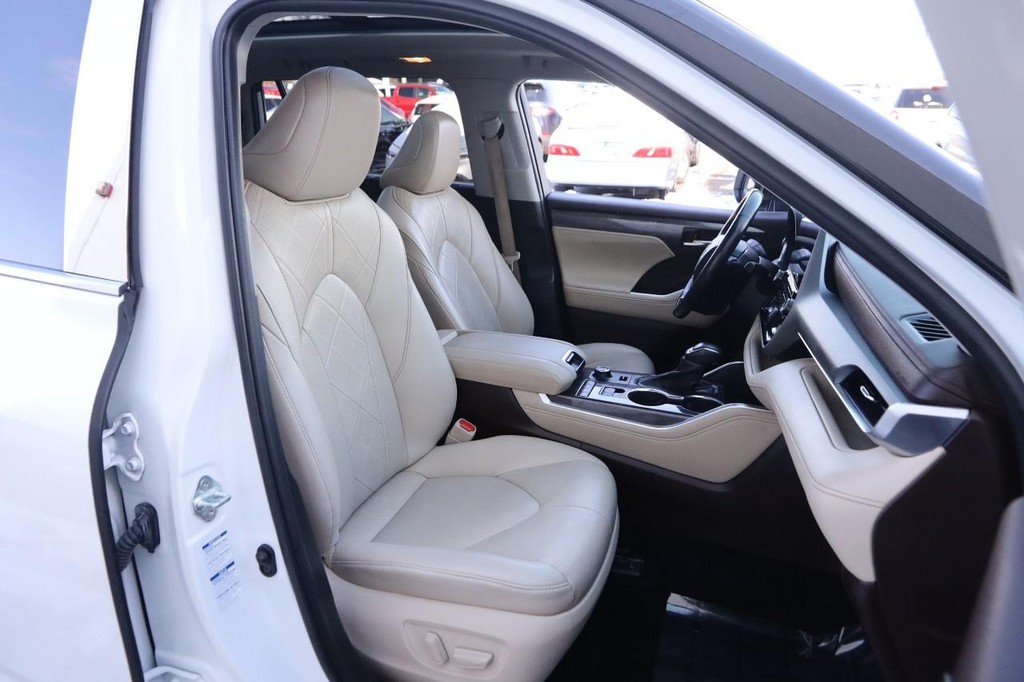 Toyota Highlander Vehicle Full-screen Gallery Image 28