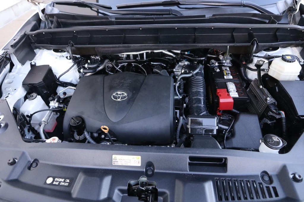 Toyota Highlander Vehicle Full-screen Gallery Image 29