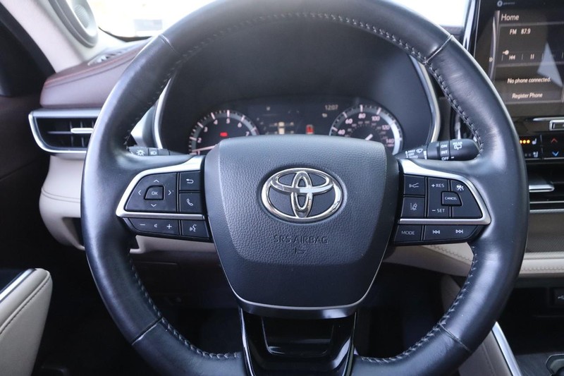 Toyota Highlander Vehicle Image 13