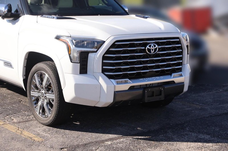 Toyota Tundra 4WD Vehicle Image 02