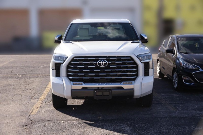 Toyota Tundra 4WD Vehicle Image 03