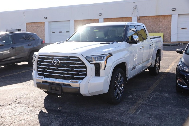 Toyota Tundra 4WD Vehicle Image 04