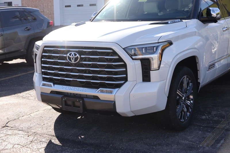 Toyota Tundra 4WD Vehicle Image 05