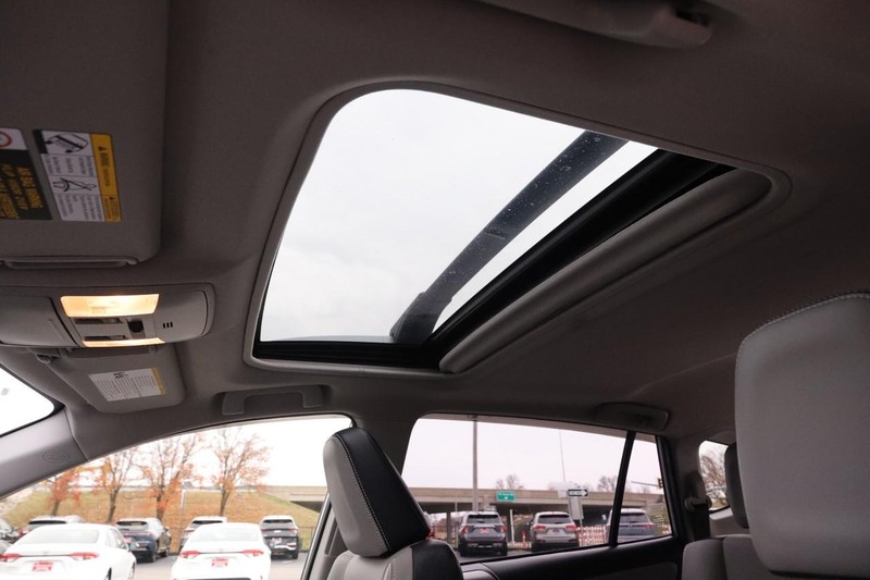 Toyota RAV4 Hybrid Vehicle Image 09