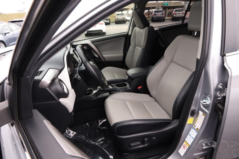 Toyota RAV4 Hybrid Vehicle Image 10
