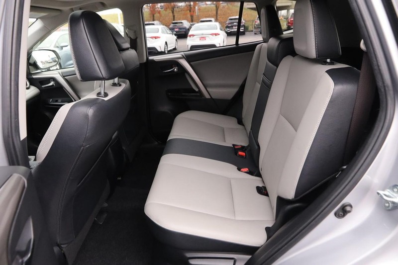 Toyota RAV4 Hybrid Vehicle Image 11