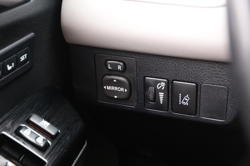 Toyota RAV4 Hybrid Vehicle Image 21