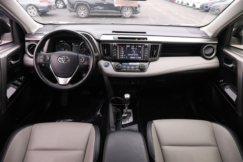 Toyota RAV4 Hybrid Vehicle Image 22