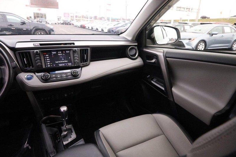 Toyota RAV4 Hybrid Vehicle Image 26