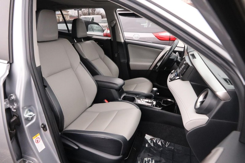 Toyota RAV4 Hybrid Vehicle Image 27