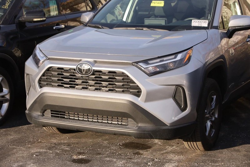 Toyota RAV4 Vehicle Image 05