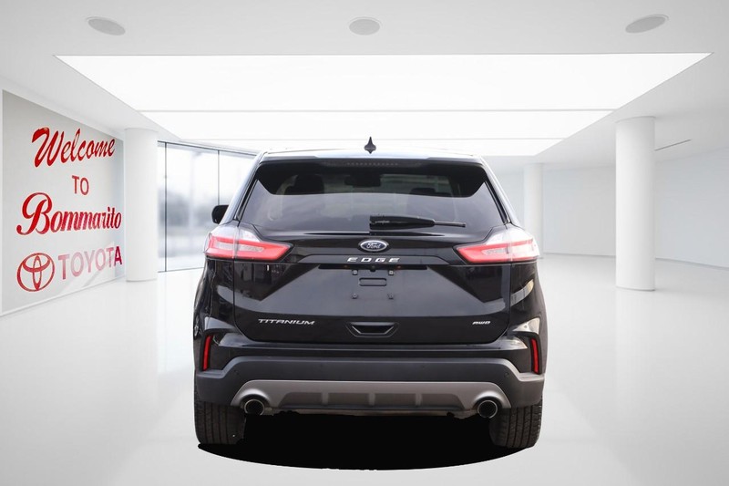 Ford Edge Vehicle Full-screen Gallery Image 06