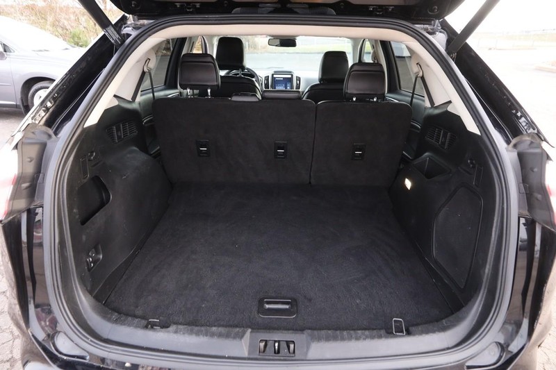 Ford Edge Vehicle Full-screen Gallery Image 07