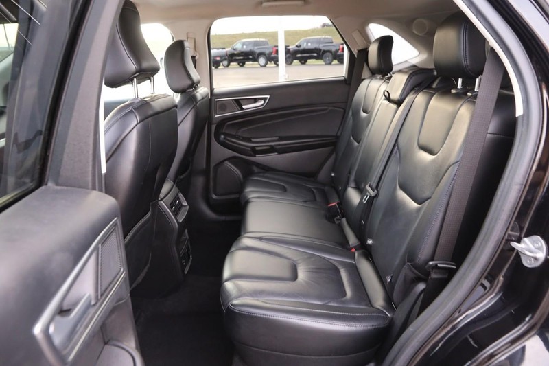 Ford Edge Vehicle Full-screen Gallery Image 10