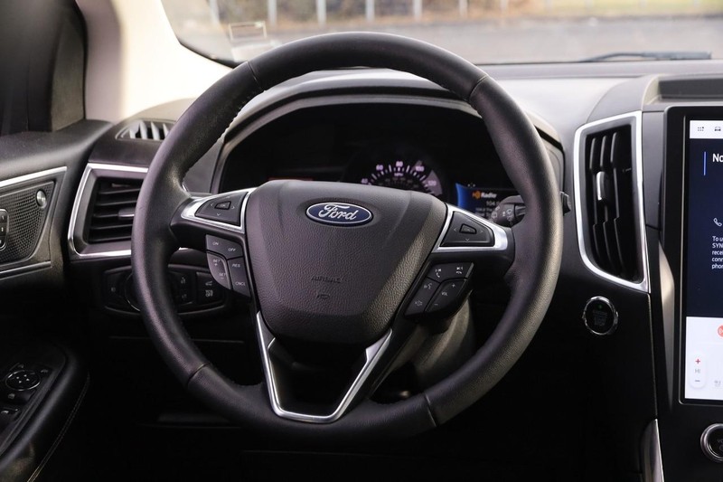 Ford Edge Vehicle Full-screen Gallery Image 22