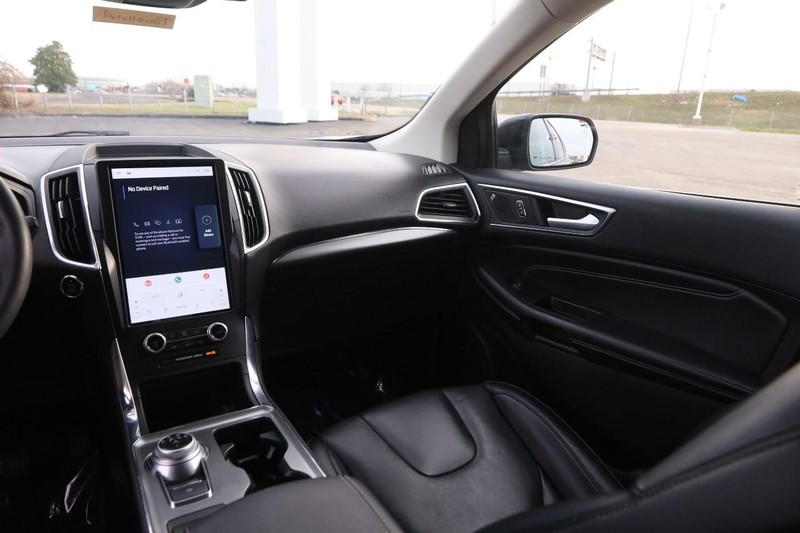 Ford Edge Vehicle Full-screen Gallery Image 24